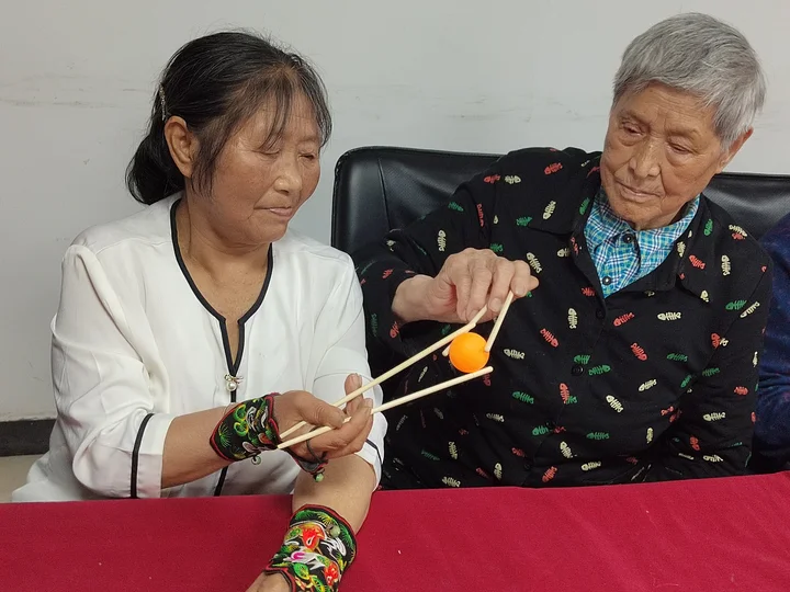 武汉市大集街道方兴社区“巧手夹趣 乐享时光”趣味游戏活动-图片3