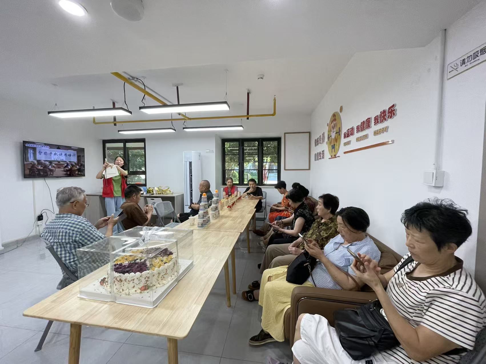 沌口街道永合社区:智慧助老跨越鸿沟,温情陪伴乐享生辰-图片1