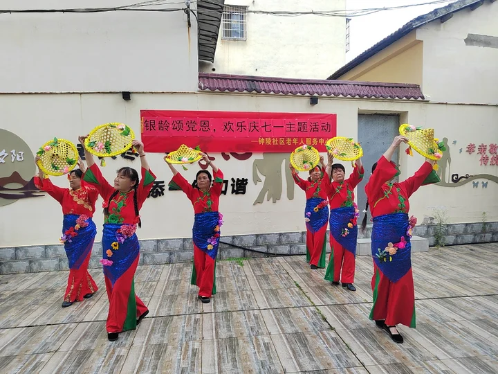 银龄颂党恩 欢乐庆七一:钟陵社区开展建党节主题活动-图片2