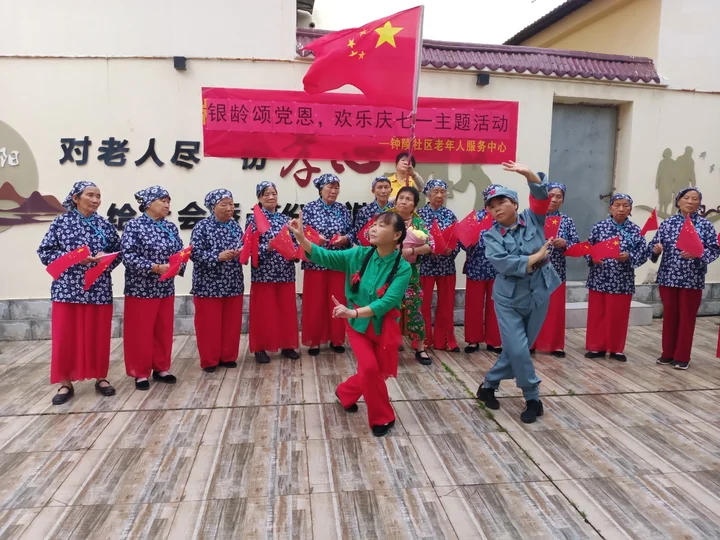 银龄颂党恩 欢乐庆七一:钟陵社区开展建党节主题活动-图片3