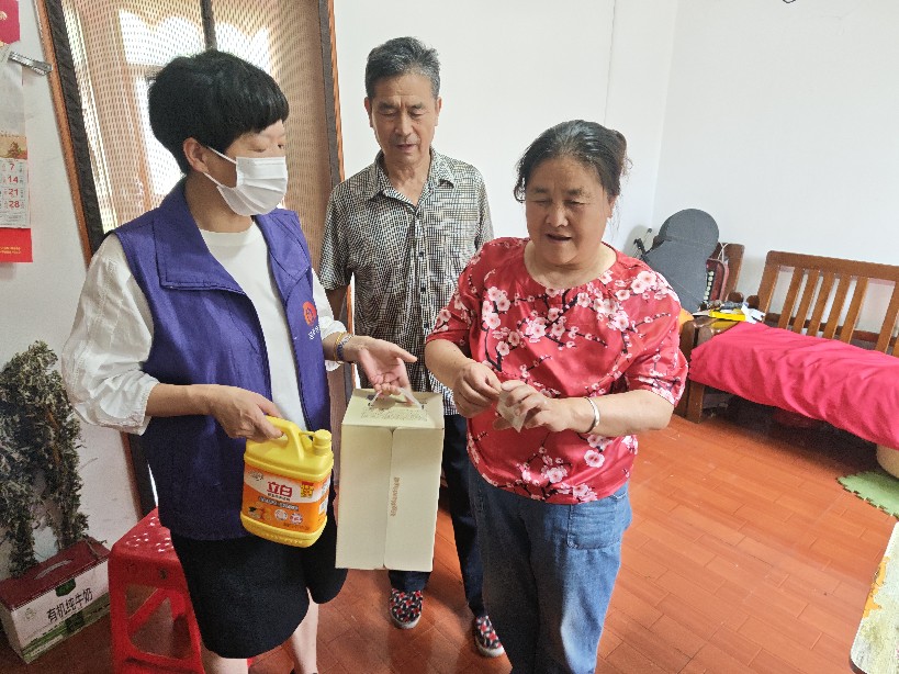 武汉市大集街莲溪社区开展“暖心助老 温情入户 ”活动-图片2