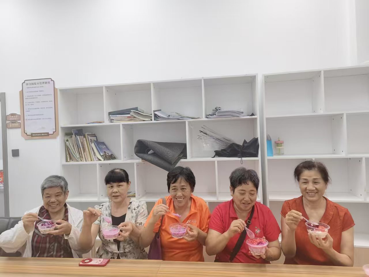 武汉市大集街南湖社区漫谷老年人服务中心开展夏日敬老活动-图片4