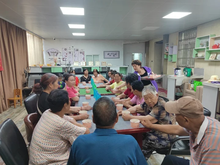 钟陵社区老年人服务中心:大暑酷暑送清凉 温情服务暖民心-图片4