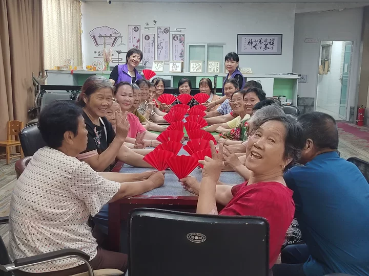 钟陵社区老年人服务中心:大暑酷暑送清凉 温情服务暖民心-图片3