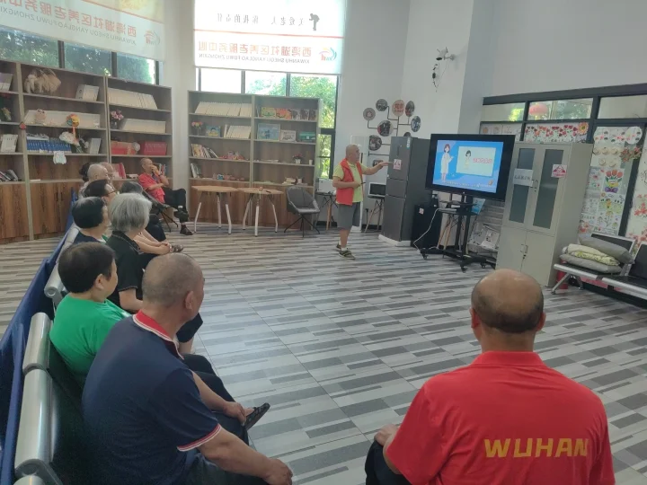 伏天学养生,清凉伴耆年:西湾湖社区开展三伏健康活动-图片1